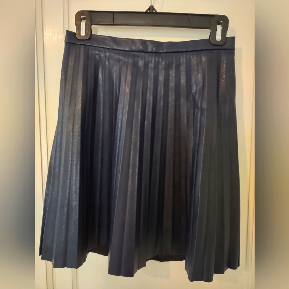 J. Crew faux leather pleated mini skirt EUC size 0 in Navy